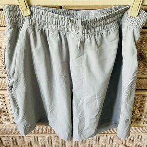 Men's Lululemon Pace Breaker Linerless Short 5" in Silver Drop Size Medium
